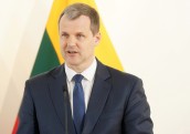 Skandālu vajātais Lietuvas premjers atkāpjas no amata
