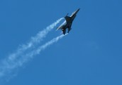 Polijā avarējis iznīcinātājs F-16, pilots gājis bojā