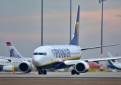 Papildināta - Ryanair ziemas sezonā no Rīgas atcels septiņus galamērķus