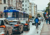 Vai auto īpašums vēl ir jēgpilns? Ikdienas mobilitātes iespēju salīdzinājums Latvijā