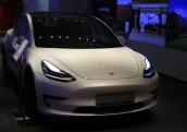 Tesla peļņa pērn nokritusies par 46%