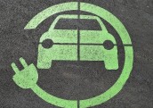 Swedbank pērn izniegusi 4,3 miljonus eiro elektroauto iegādei ar valsts atbalstu 