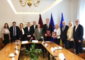 Pārtikas tirgotāji un ražotāji apņemas nodrošināt PVN likmes samazinājumu veikalos