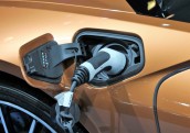 Swedbank: Latvijā mainās auto izvēles paradumi – dīzeli aizstāj hibrīdi un elektroauto