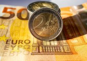Latvija ar valsts ilgtspējīgo obligāciju emisiju piesaistījusi miljardu eiro